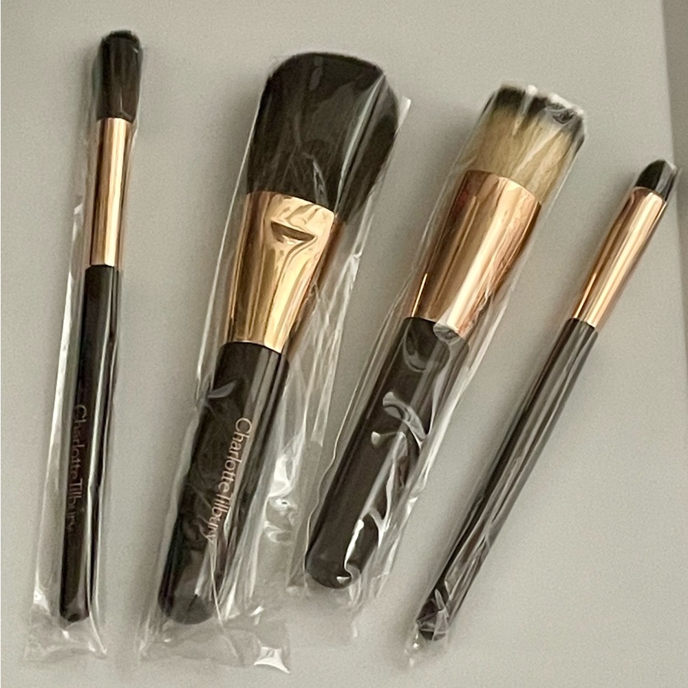 Charlotte Tilbury Magical Mini Makeup Brush Set - Picture 2 of 4